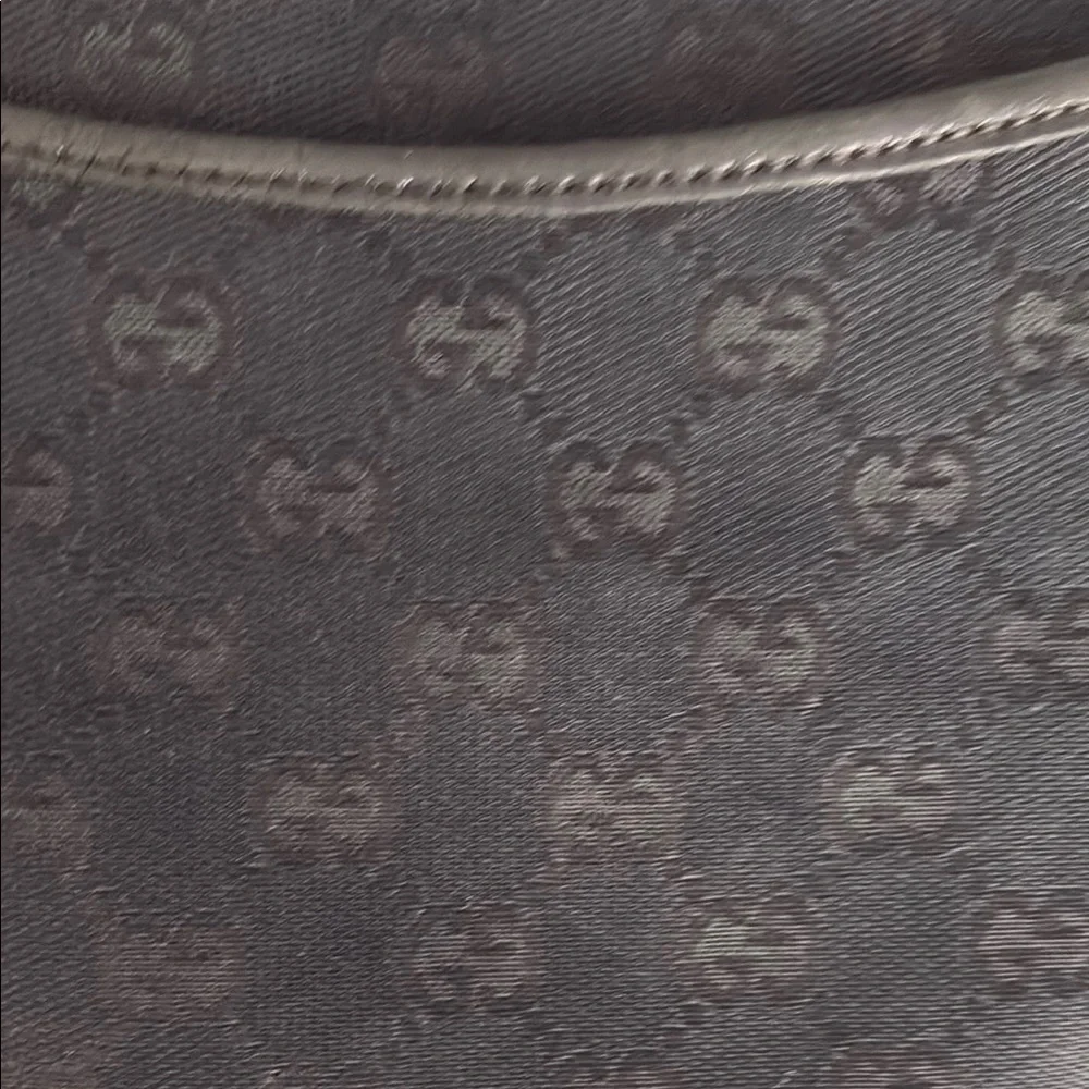 Gucci Black Crossbody Bag with Adjustable Strap - Picture 12 of 12